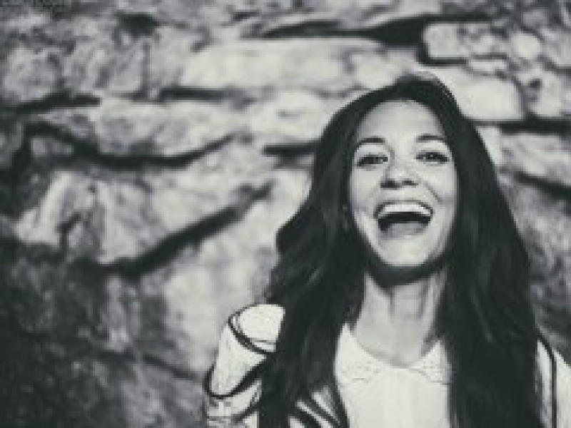 Sara Renar Sara Renar